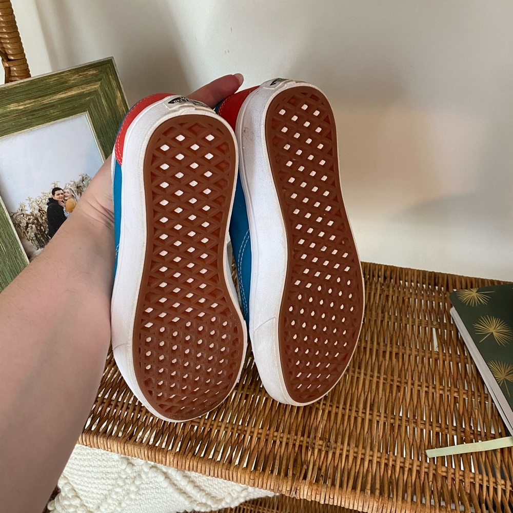 Vans - Picture 3 of 5